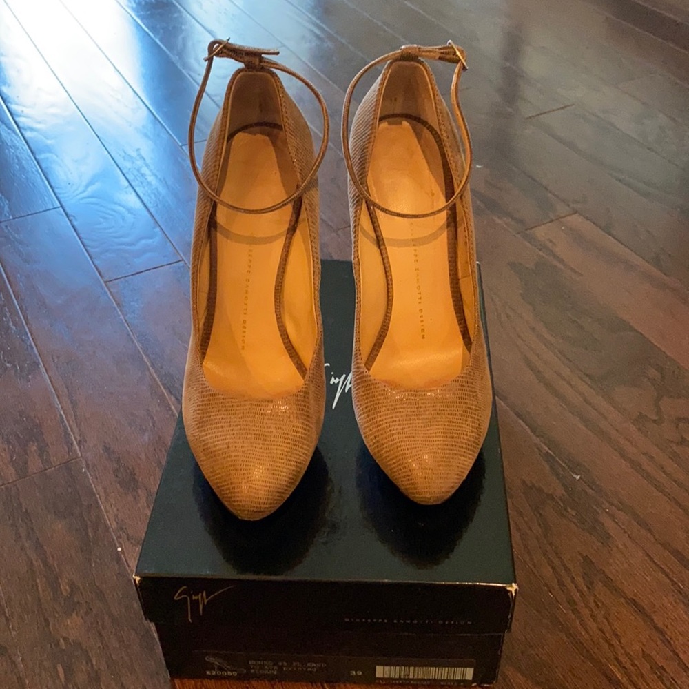 Beautiful nude Giuseppe Zanotti pumps with strap